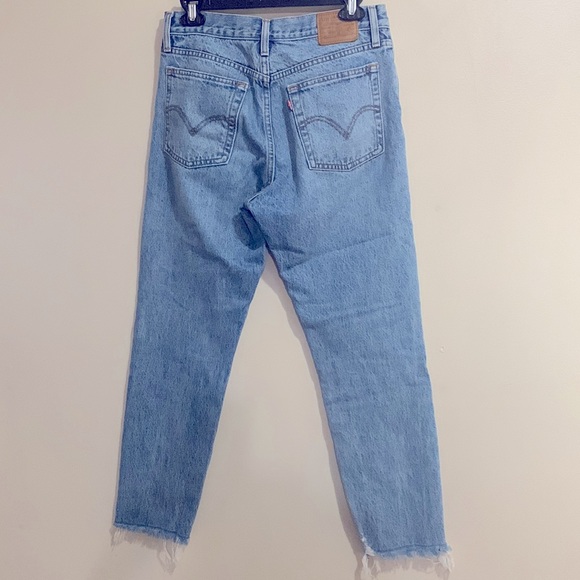 Levi’s | Light Red Tag Button Fly WEDGIE High Rise Raw Hem Jeans Size 27 Classic - Picture 7 of 9